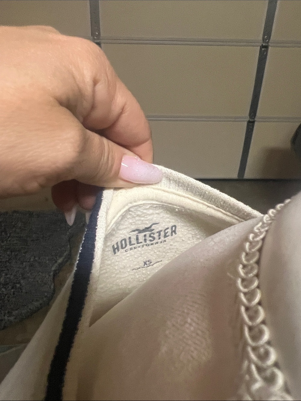 Hollister Cream V-Neck Sweater with Navy Italia Lettering - Picture 3 of 5